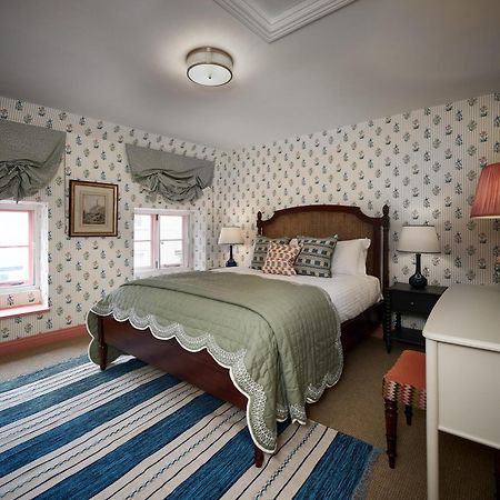 Townhouse Suites- Abbey Row Малмсбъри Екстериор снимка