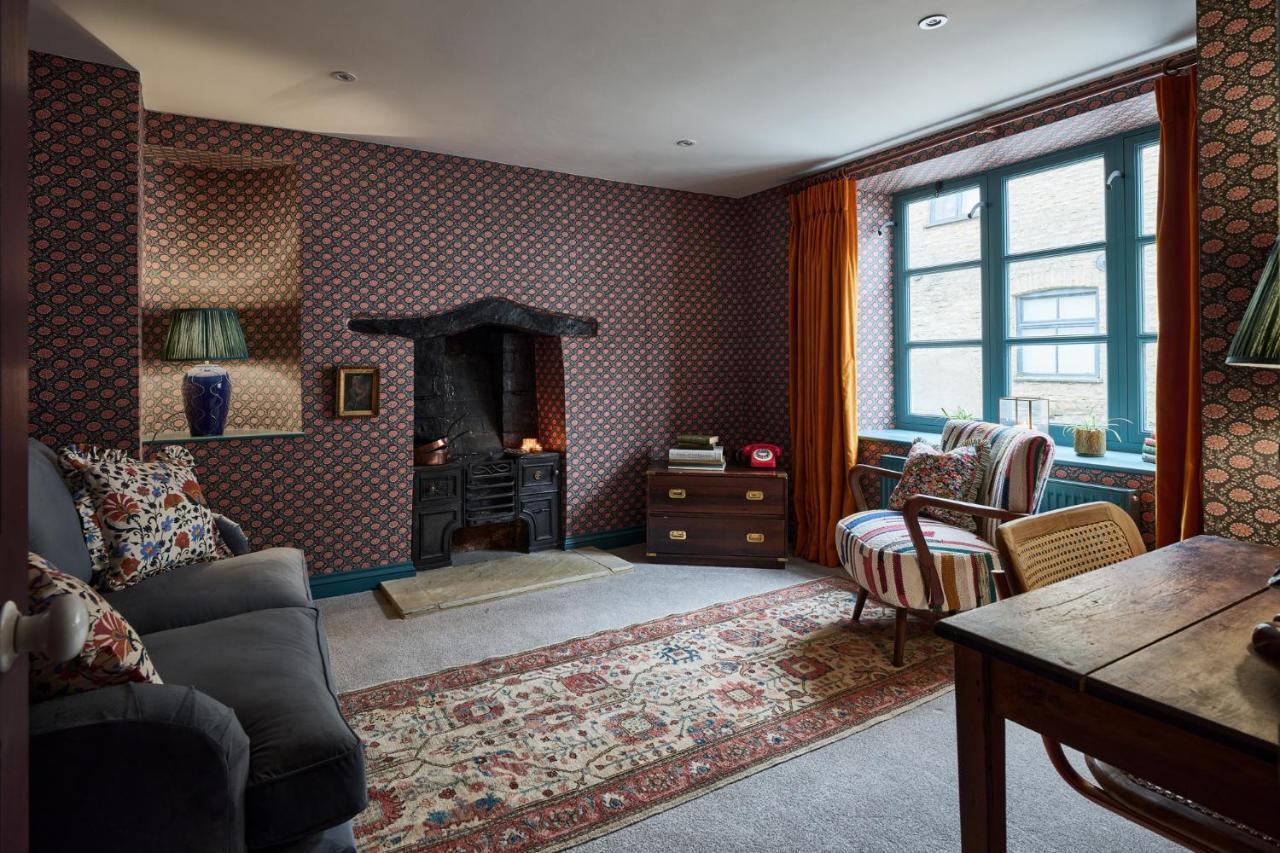 Townhouse Suites- Abbey Row Малмсбъри Екстериор снимка