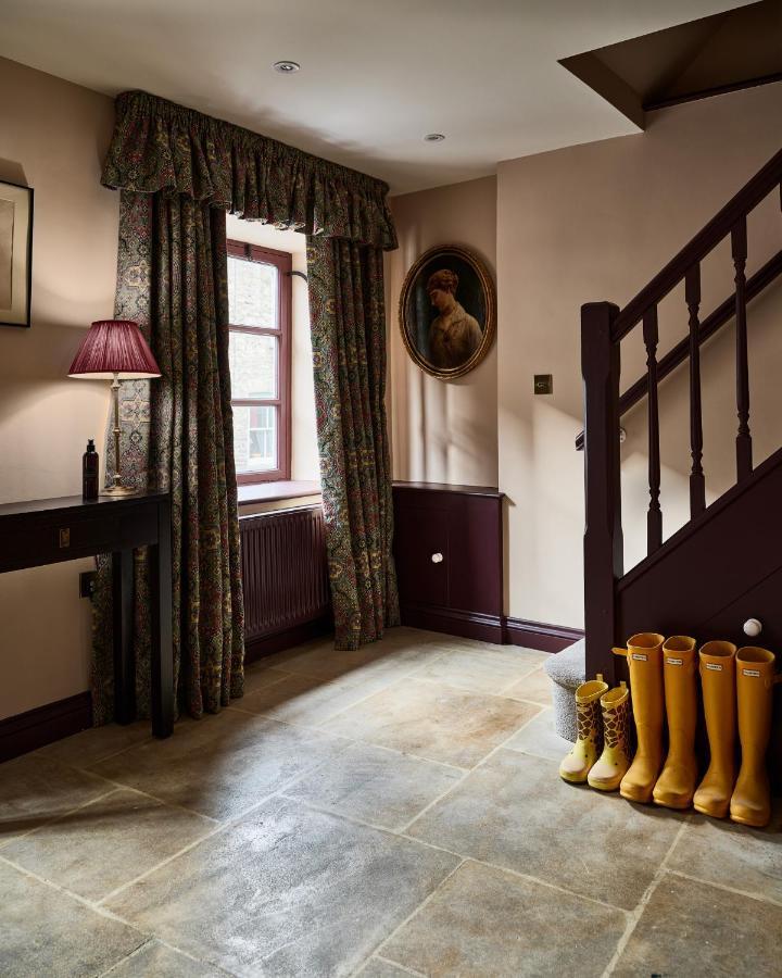 Townhouse Suites- Abbey Row Малмсбъри Екстериор снимка