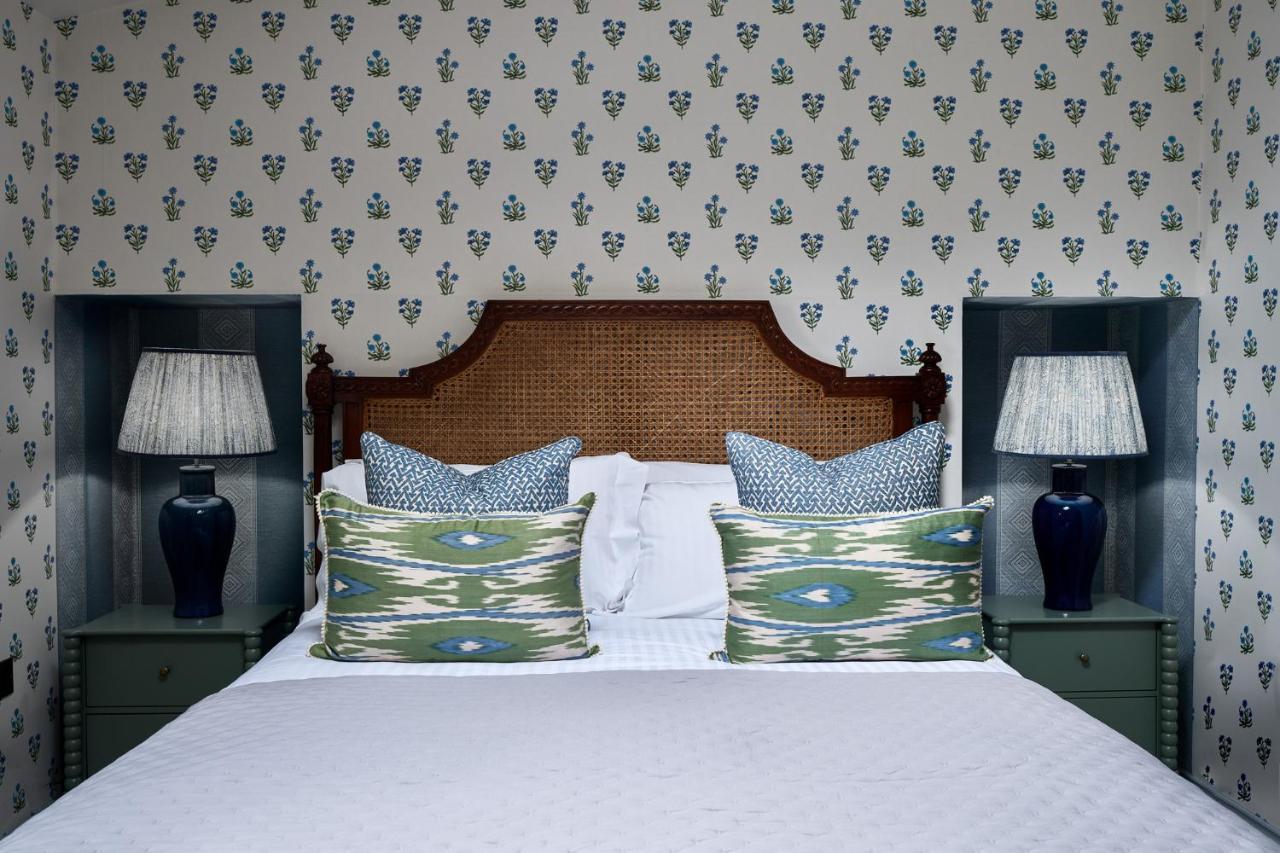 Townhouse Suites- Abbey Row Малмсбъри Екстериор снимка