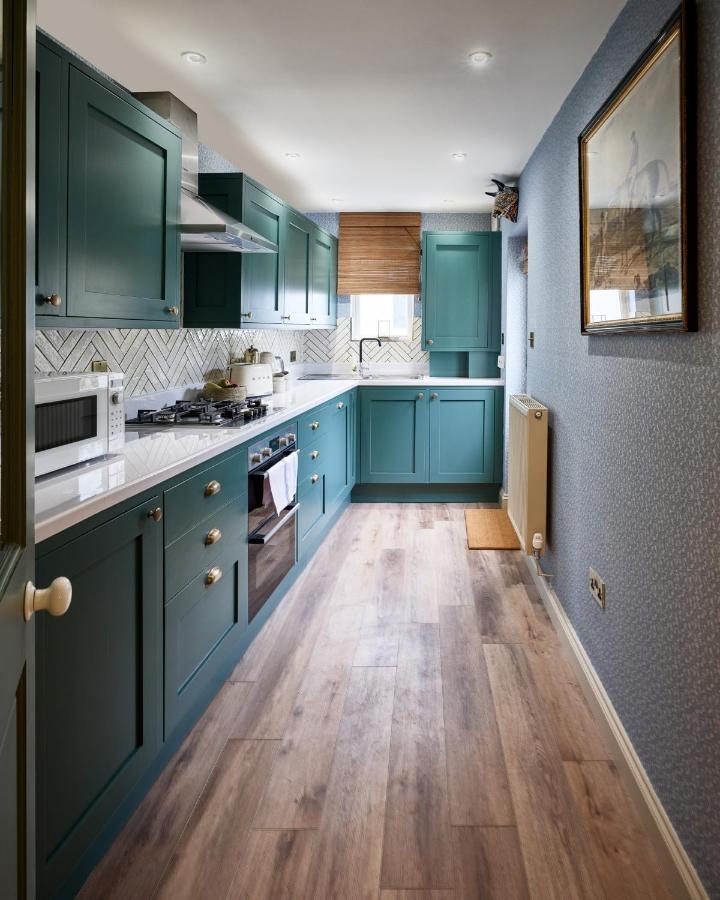 Townhouse Suites- Abbey Row Малмсбъри Екстериор снимка