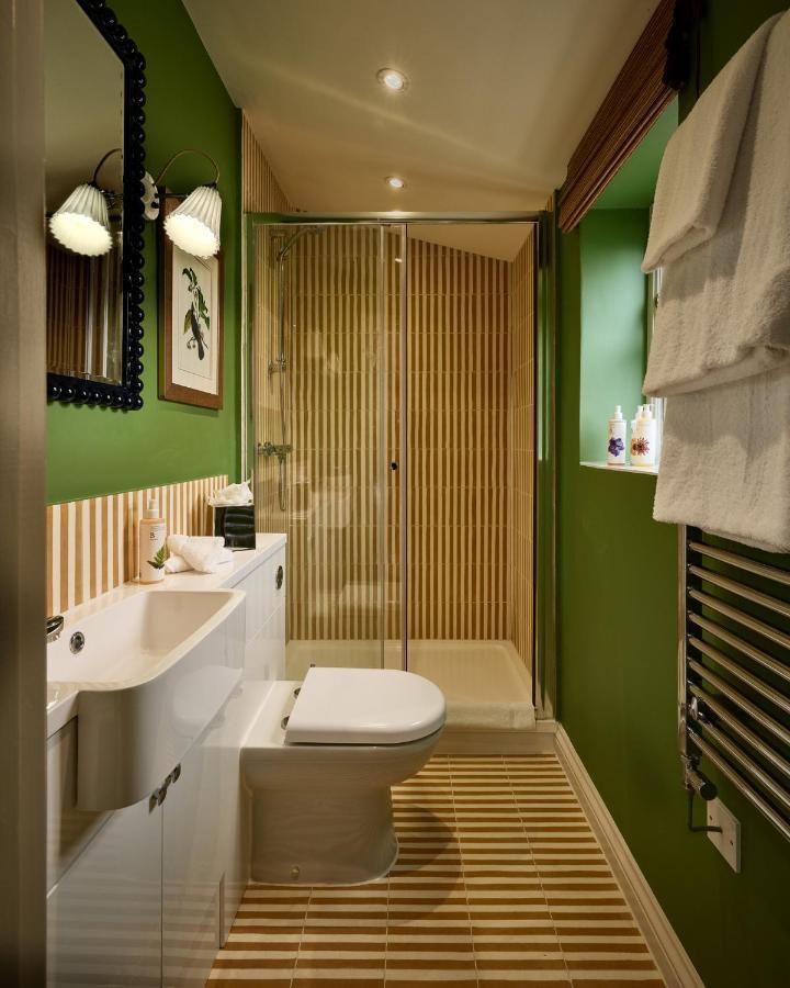 Townhouse Suites- Abbey Row Малмсбъри Екстериор снимка