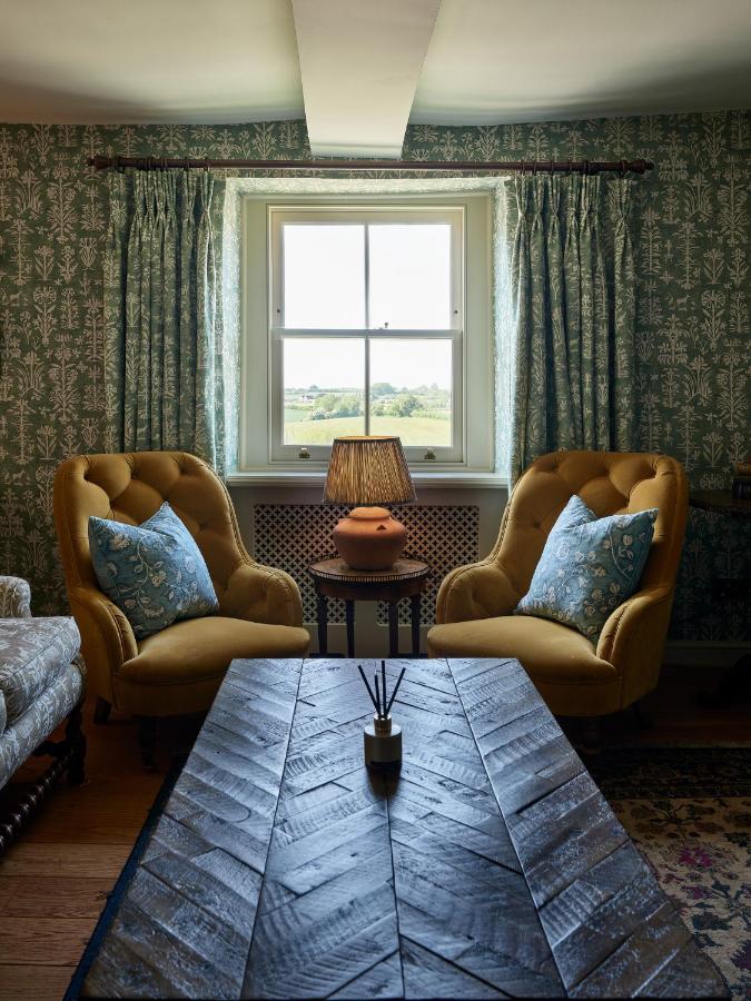 Townhouse Suites- Abbey Row Малмсбъри Екстериор снимка