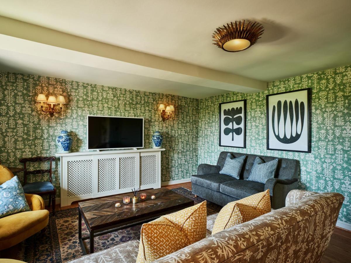 Townhouse Suites- Abbey Row Малмсбъри Екстериор снимка